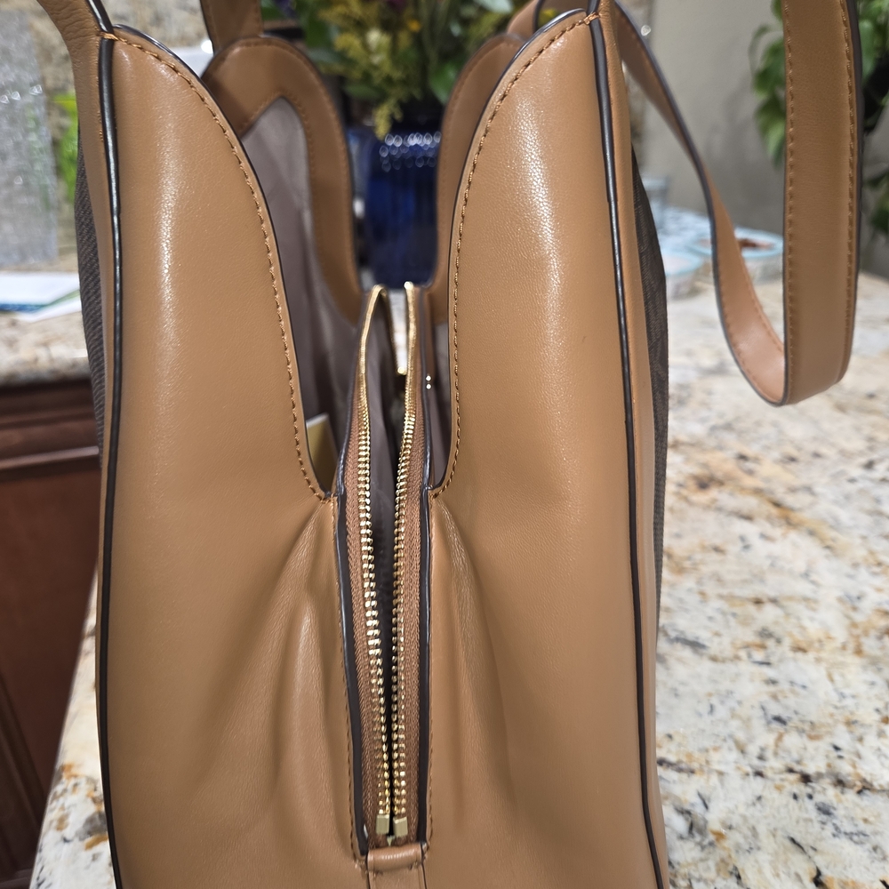 NWT Michael Kors Rosemary Medium Shoulder Tote - Picture 6 of 9